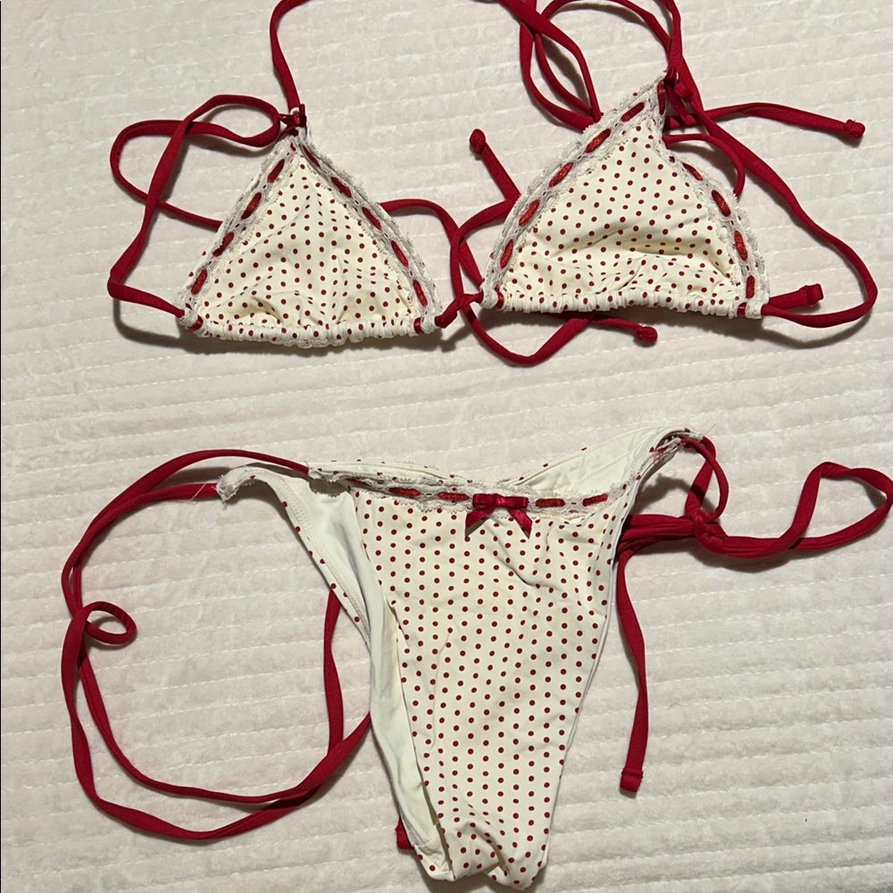 Bella Hadid x Frankie’s Bikinis collab bikini set - Picture 2 of 4